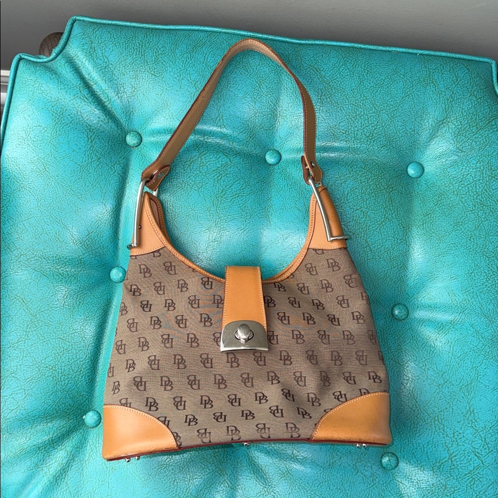 Vintage Dooney & Bourke Signature Crescent Canvas Logo Shoulder Bag Classic Y2K